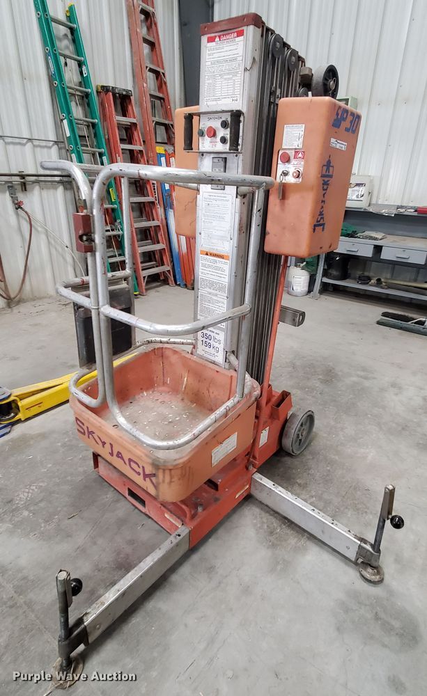 image for item EY9668 1997 Skyjack SP30  vertical lift