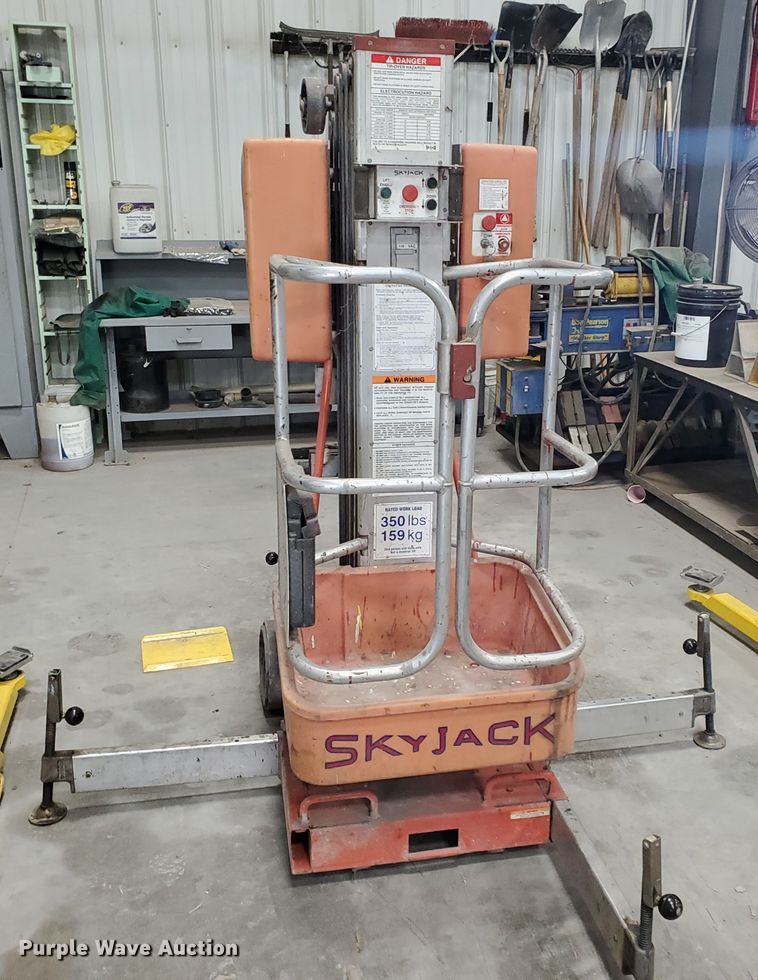 image for item EY9668 1997 Skyjack SP30  vertical lift