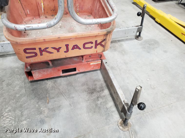 image for item EY9668 1997 Skyjack SP30  vertical lift
