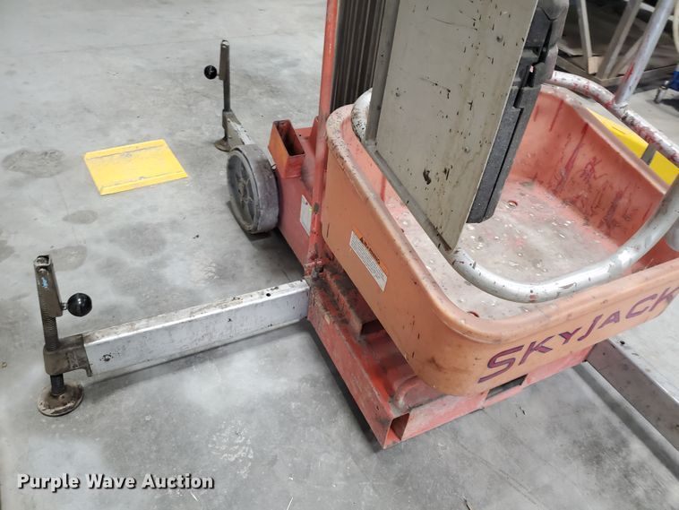 image for item EY9668 1997 Skyjack SP30  vertical lift