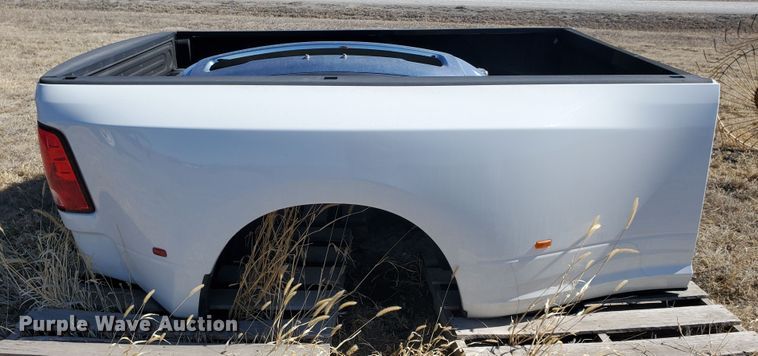 image for item EY9676 2014 Dodge Ram 3500  pickup truck bed