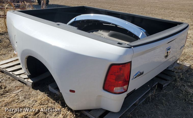 image for item EY9676 2014 Dodge Ram 3500  pickup truck bed