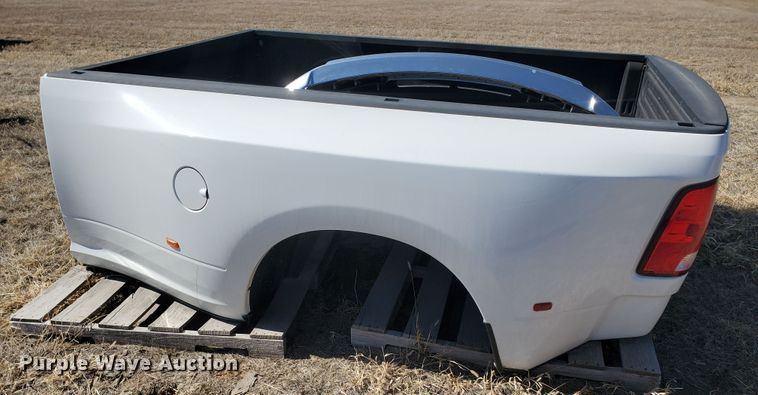 image for item EY9676 2014 Dodge Ram 3500  pickup truck bed