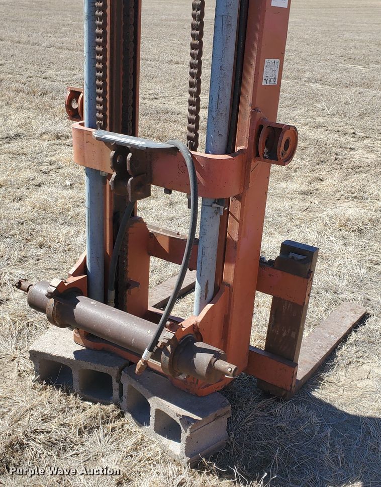 image for item EY9677 Nissan forklift mast