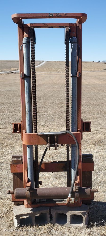 image for item EY9677 Nissan forklift mast