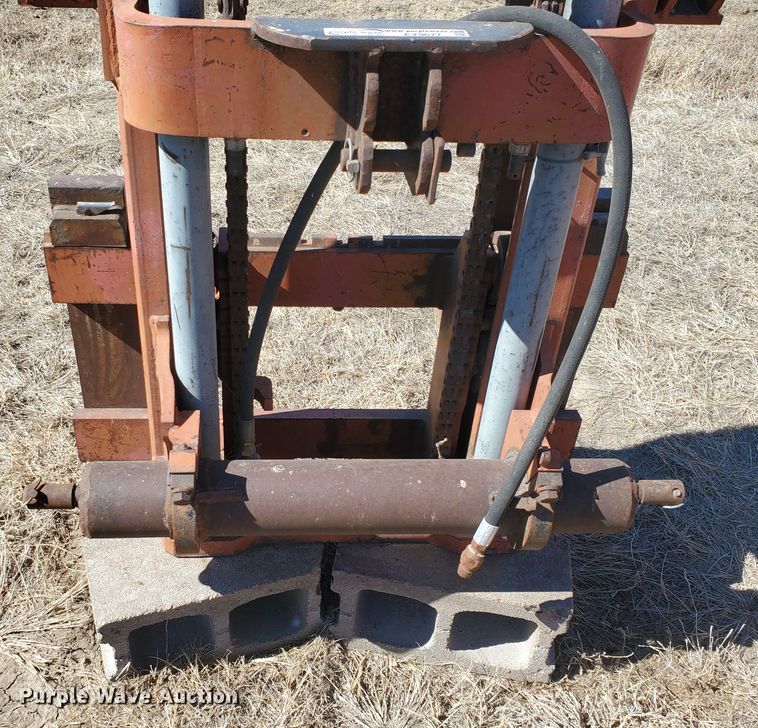 image for item EY9677 Nissan forklift mast