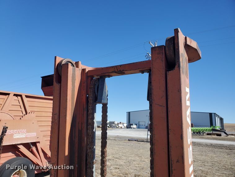 image for item EY9677 Nissan forklift mast