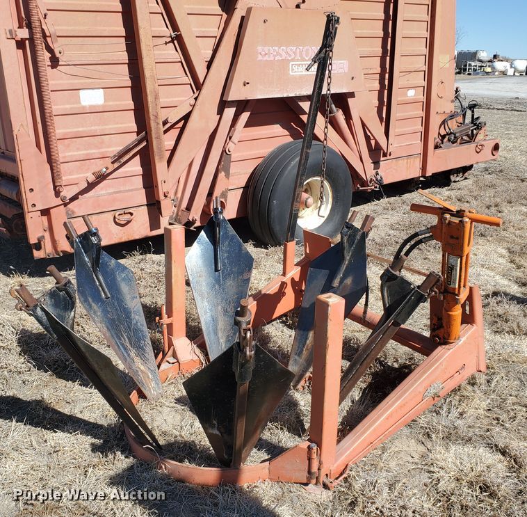 image for item EY9678 Mid Dakota SS28 skid steer tree spade