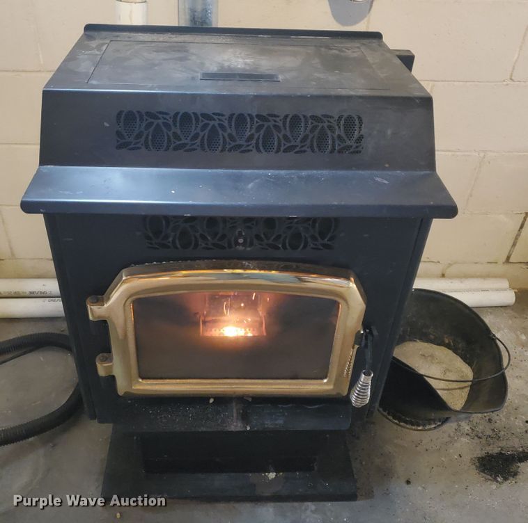 image for item EY9685 2005 St. Croix Auburn  corn stove
