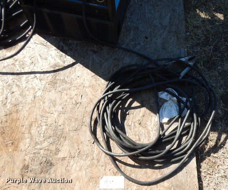 image for item GG9472 Miller Bobcat 225 welder