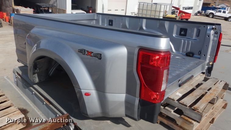 image for item GT9635 2020 Ford F350 pickup truck bed