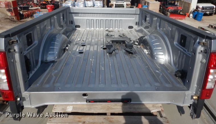 image for item GT9635 2020 Ford F350 pickup truck bed