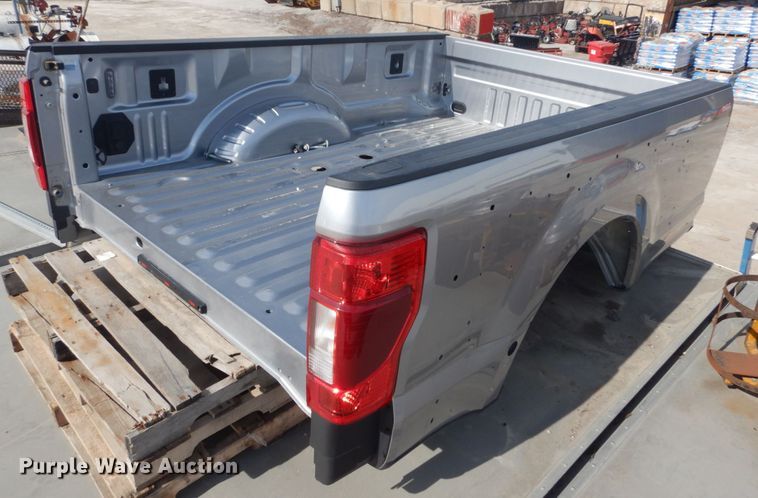 image for item GT9635 2020 Ford F350 pickup truck bed