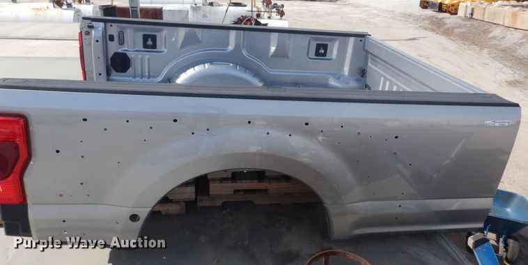 image for item GT9635 2020 Ford F350 pickup truck bed