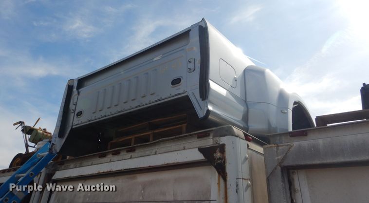 image for item GT9635 2020 Ford F350 pickup truck bed