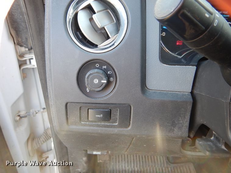 image for item GT9649 2013 Ford F150 XLT  SuperCab pickup truck