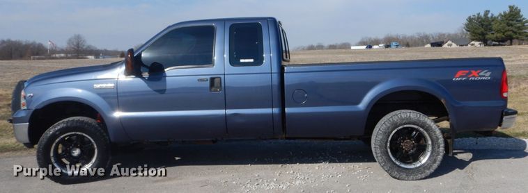 image for item GT9655 2005 Ford F250 Super Duty XLT  SuperCab pickup truck