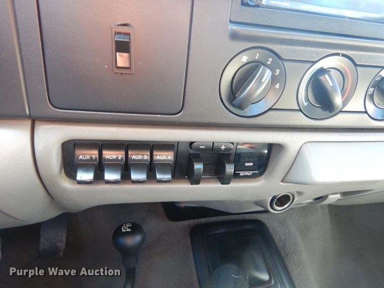 image for item GT9655 2005 Ford F250 Super Duty XLT  SuperCab pickup truck