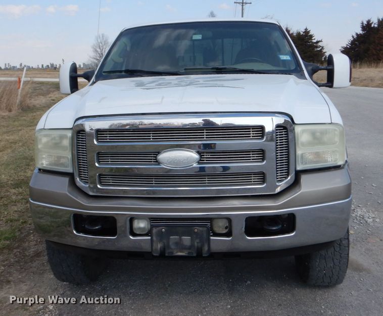 image for item GT9663 2005 Ford F250 Super Duty King Ranch Lariat  Crew Cab pickup truck