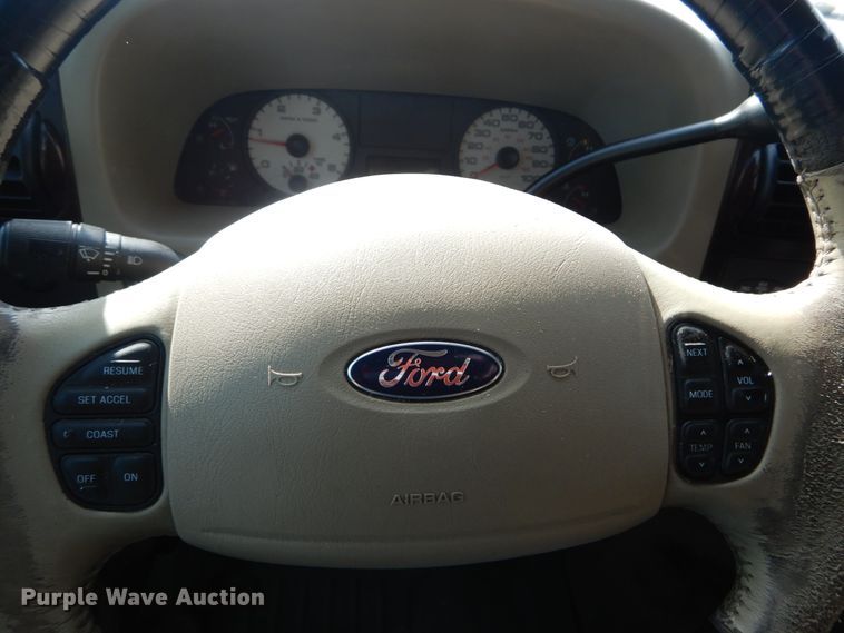 image for item GT9663 2005 Ford F250 Super Duty King Ranch Lariat  Crew Cab pickup truck