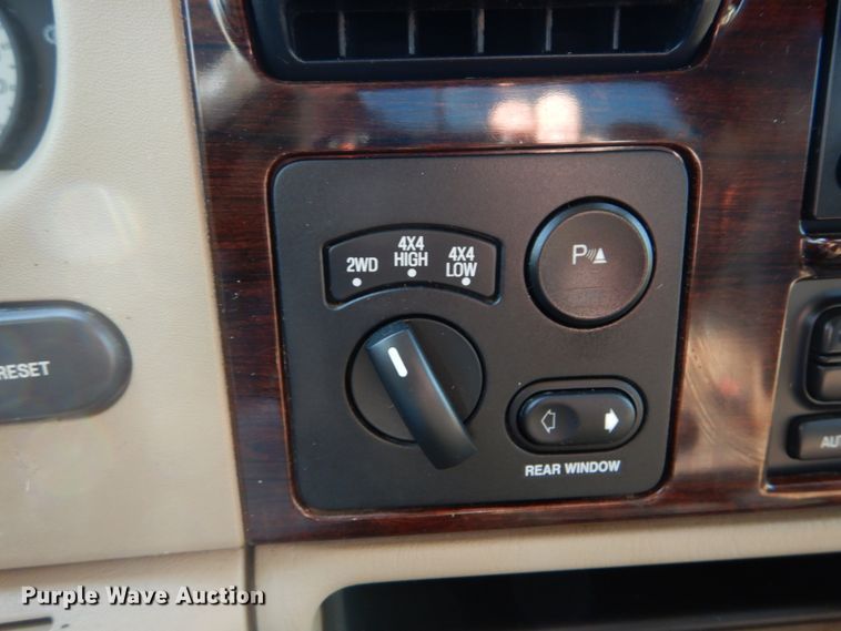 image for item GT9663 2005 Ford F250 Super Duty King Ranch Lariat  Crew Cab pickup truck