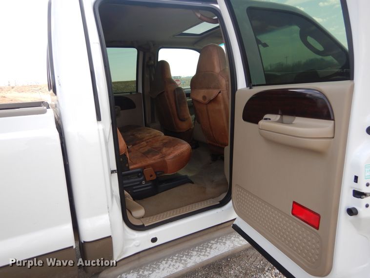 image for item GT9663 2005 Ford F250 Super Duty King Ranch Lariat  Crew Cab pickup truck