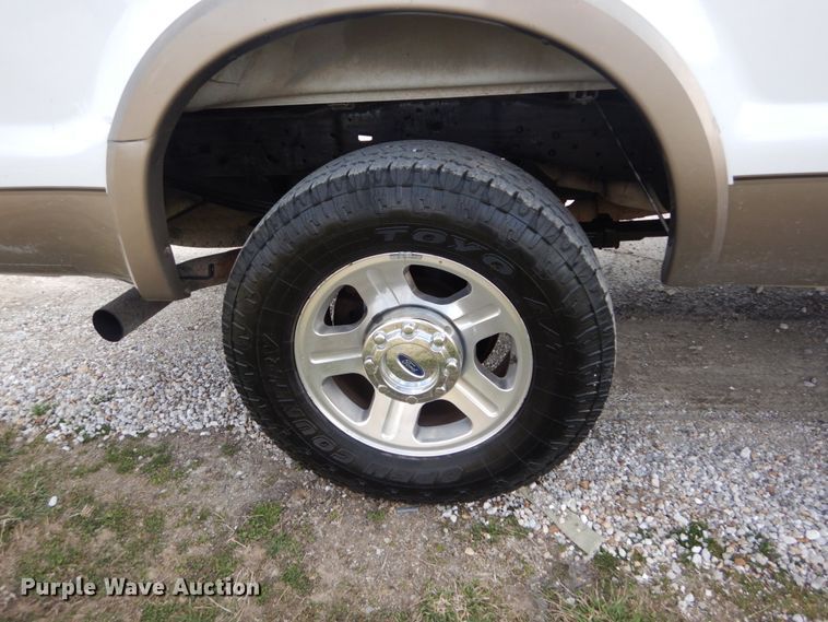 image for item GT9663 2005 Ford F250 Super Duty King Ranch Lariat  Crew Cab pickup truck