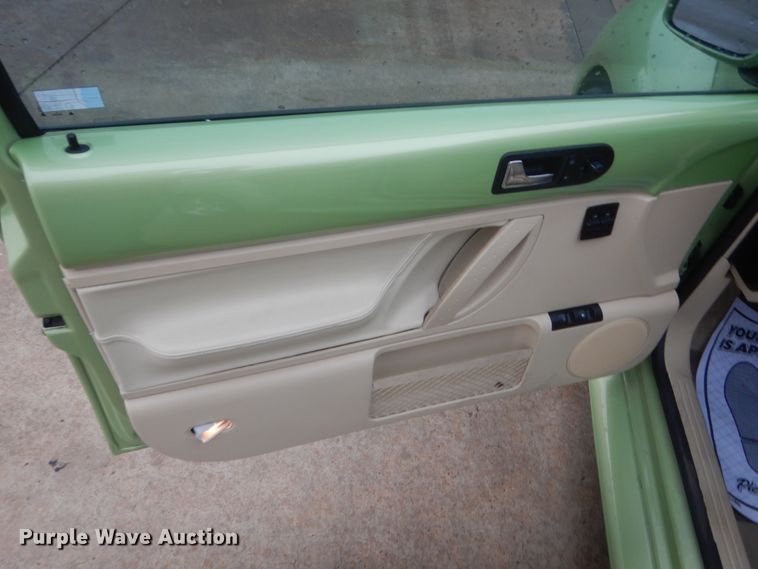 image for item HG9965 2005 Volkswagen Beetle