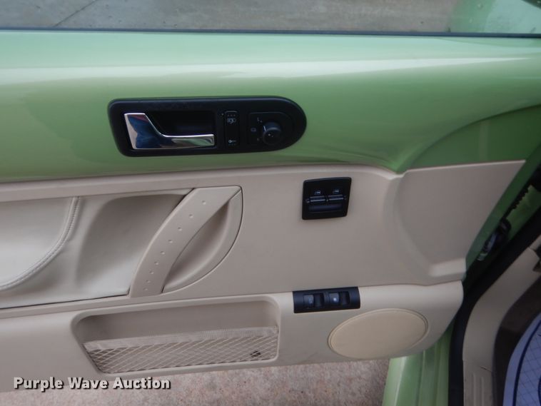 image for item HG9965 2005 Volkswagen Beetle