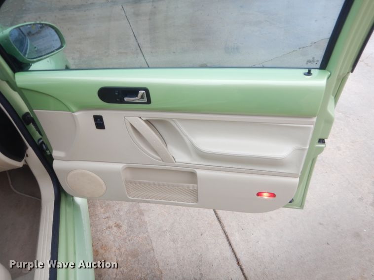 image for item HG9965 2005 Volkswagen Beetle