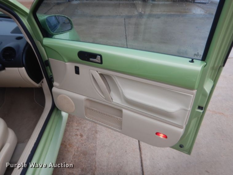 image for item HG9965 2005 Volkswagen Beetle