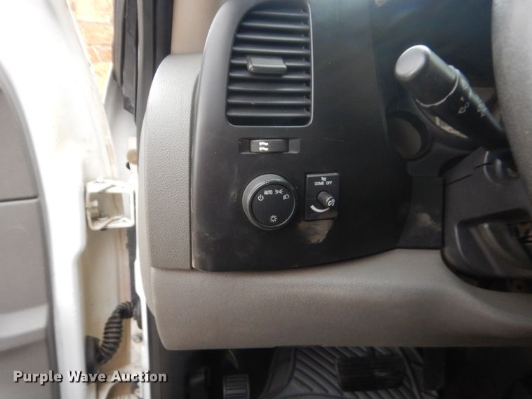 image for item HG9966 2009 GMC Sierra 1500  Crew Cab pickup truck