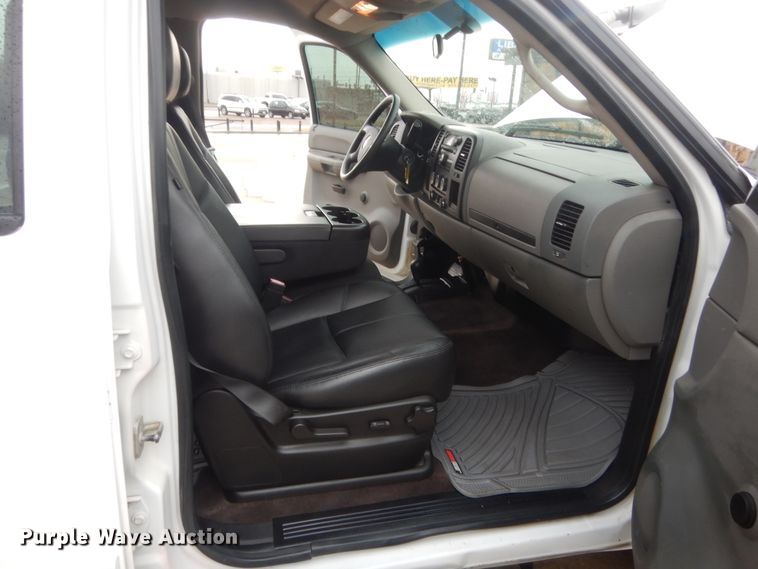 image for item HG9966 2009 GMC Sierra 1500  Crew Cab pickup truck