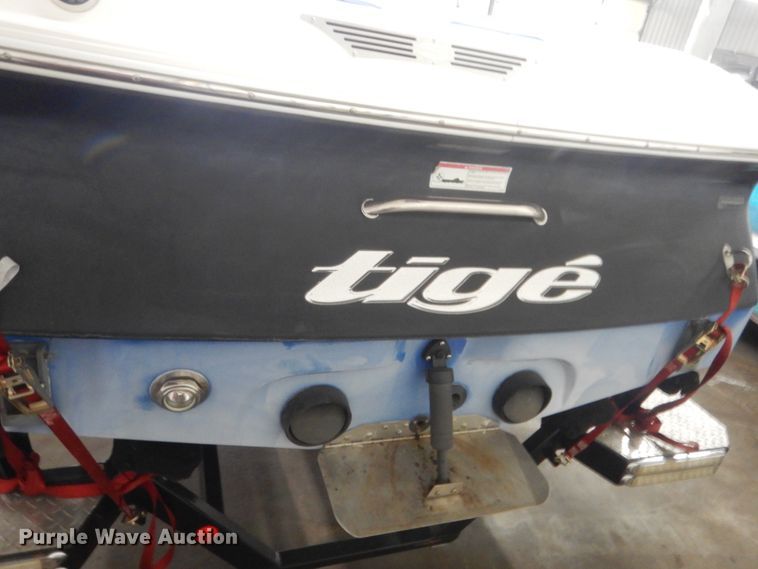 image for item HG9968 2006  Tige 24Ve boat