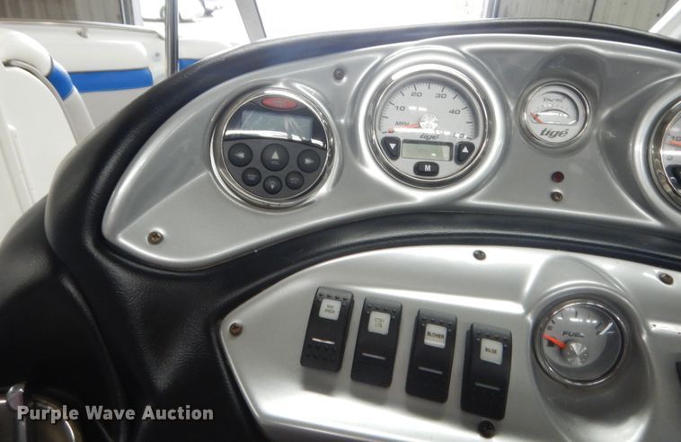 image for item HG9968 2006  Tige 24Ve boat