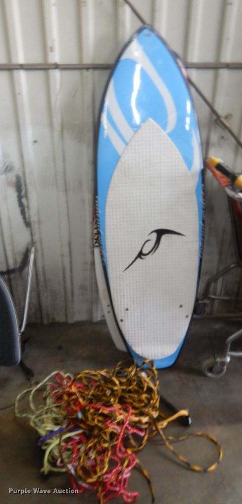 image for item HG9968 2006  Tige 24Ve boat