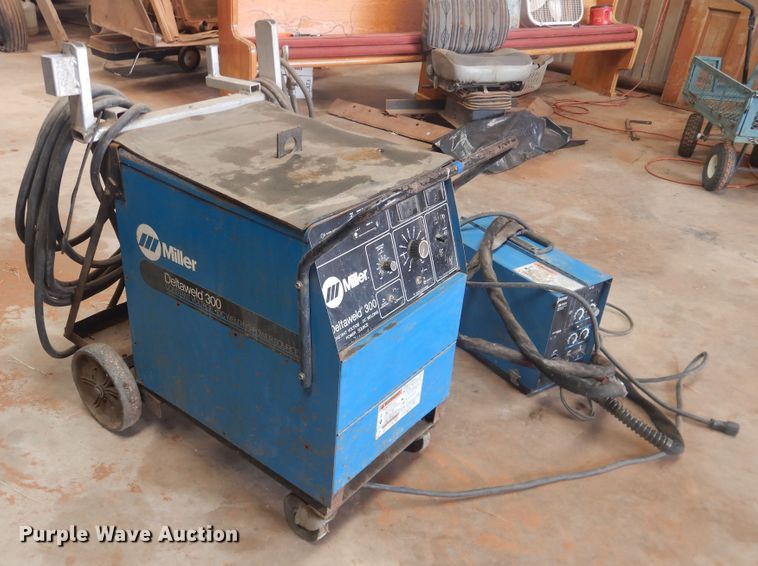 image for item HL9656 Miller Detweld 300 CV/DC welder