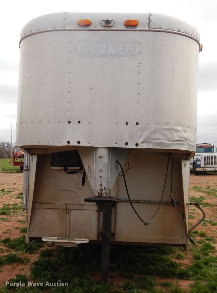 image for item HL9720 1992 Sooner livestock trailer