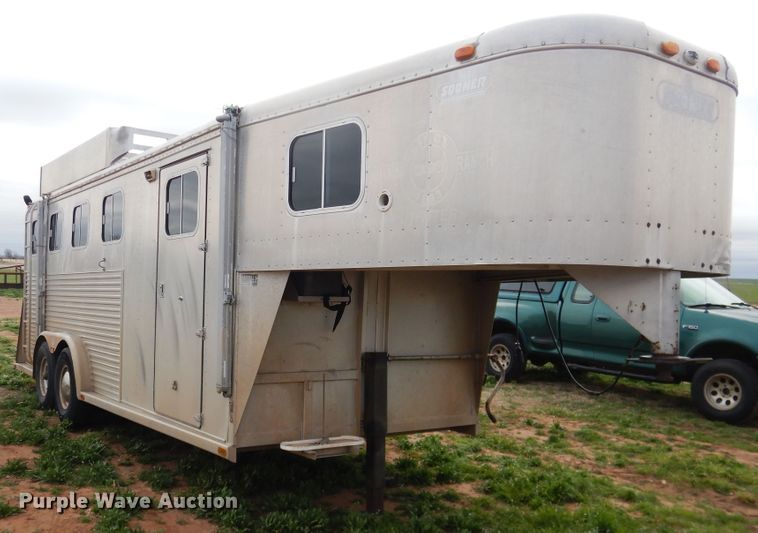 image for item HL9720 1992 Sooner livestock trailer