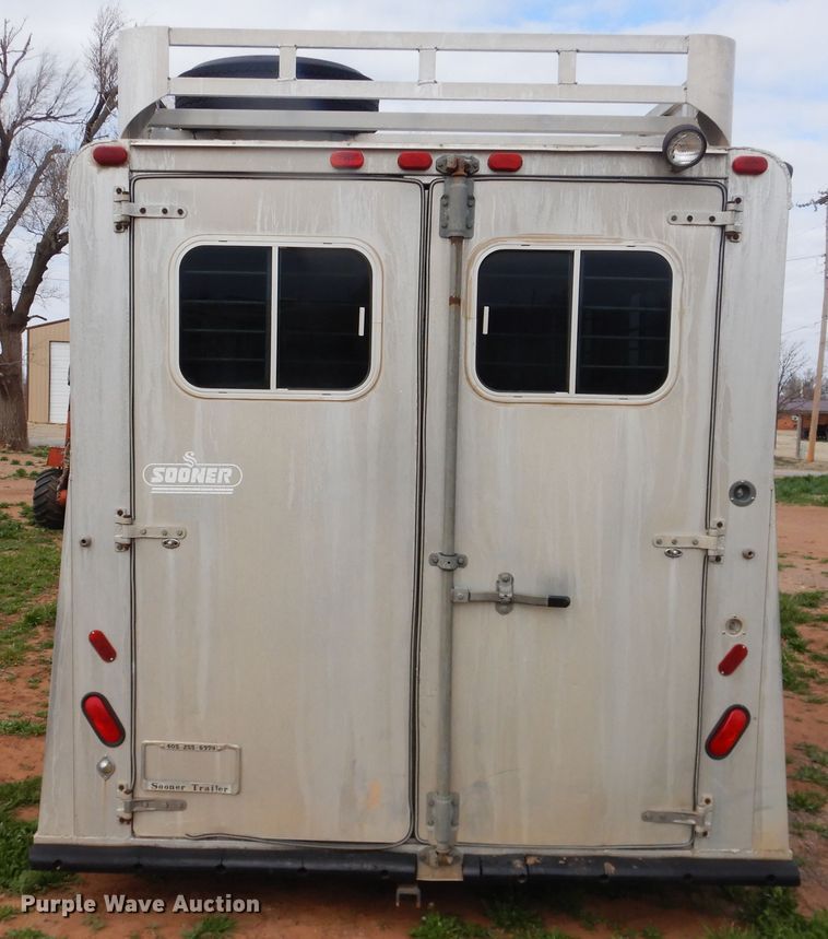 image for item HL9720 1992 Sooner livestock trailer