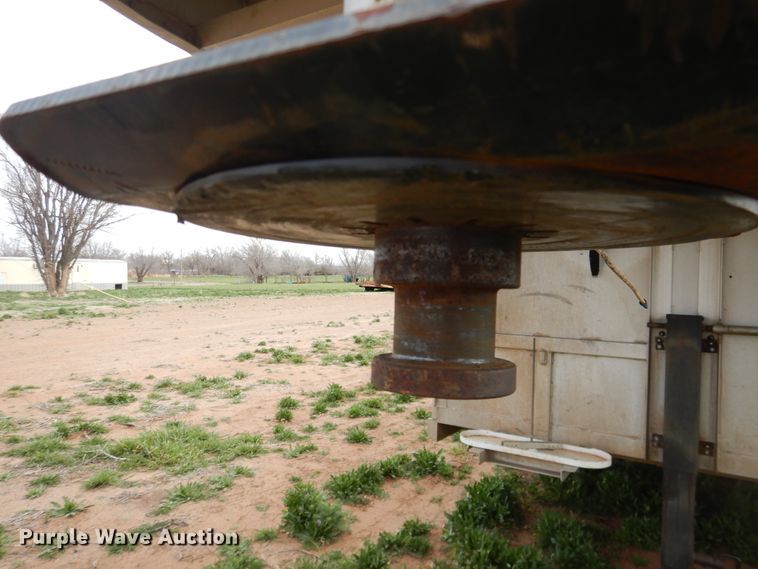 image for item HL9720 1992 Sooner livestock trailer