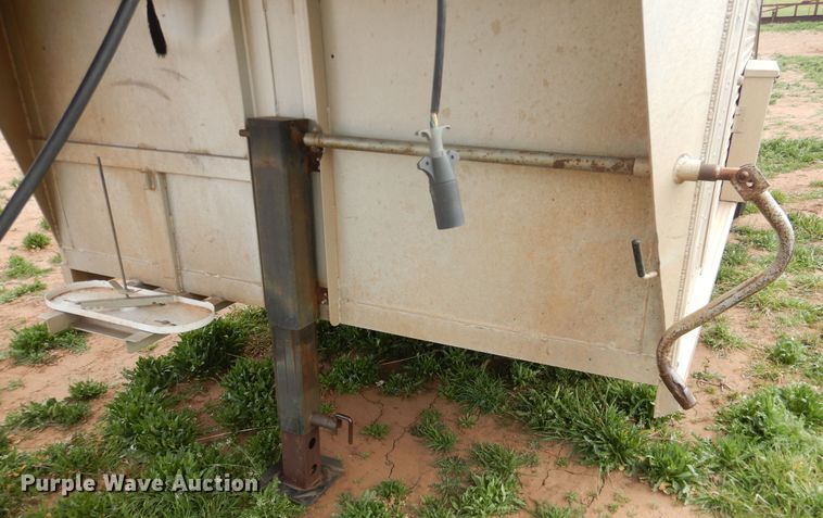 image for item HL9720 1992 Sooner livestock trailer