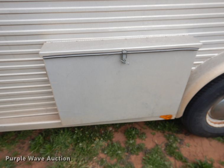 image for item HL9720 1992 Sooner livestock trailer