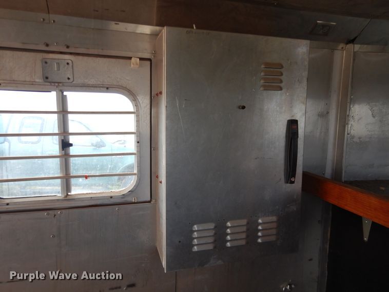 image for item HL9720 1992 Sooner livestock trailer