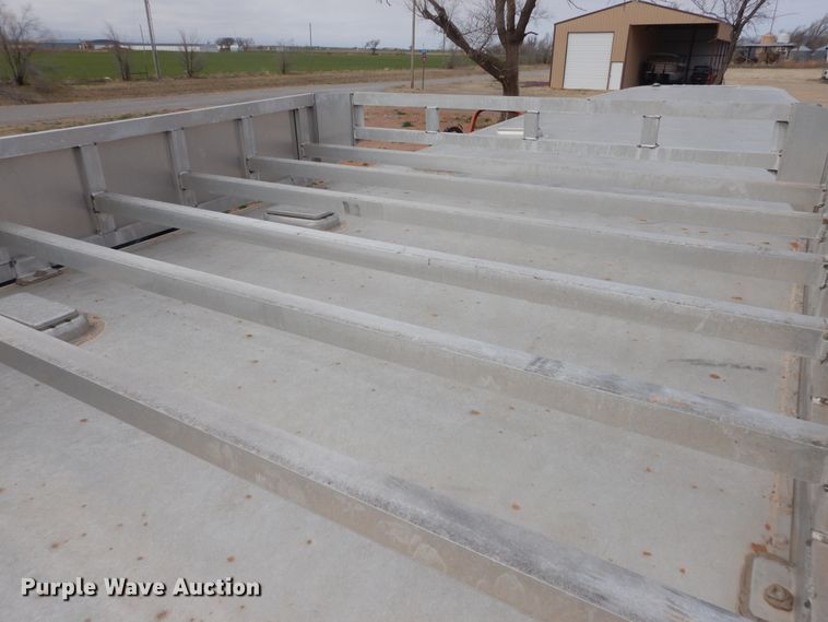 image for item HL9720 1992 Sooner livestock trailer