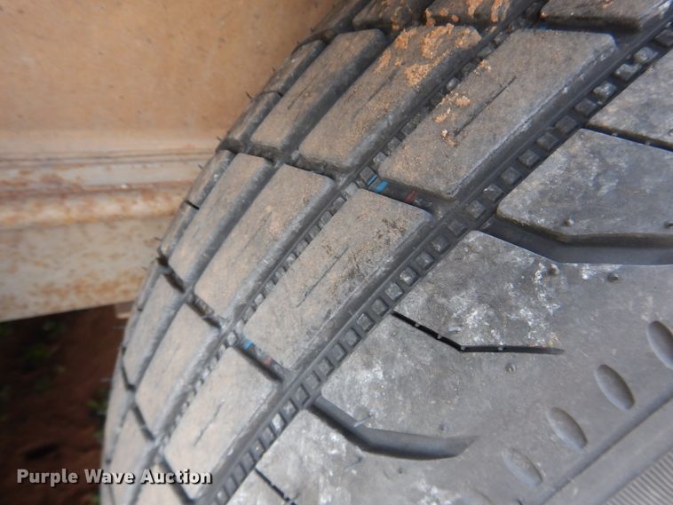 image for item HL9720 1992 Sooner livestock trailer