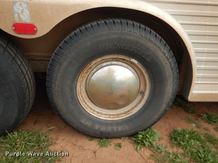 image for item HL9720 1992 Sooner livestock trailer