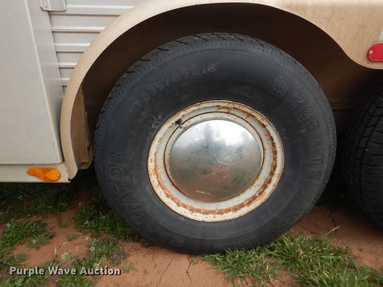 image for item HL9720 1992 Sooner livestock trailer