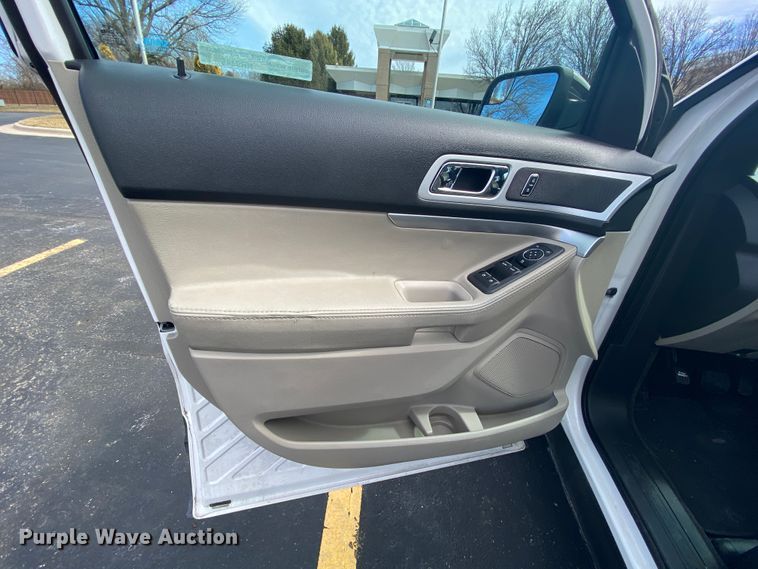 image for item HR9445 2015 Ford Explorer XLT  SUV