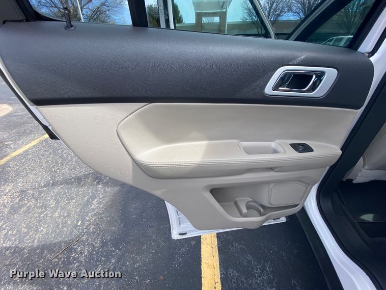 image for item HR9445 2015 Ford Explorer XLT  SUV